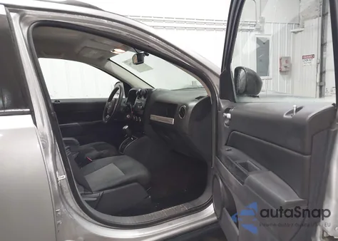 2016 Jeep Compass Sport z USA, uszkodzony, nr VIN 1C4NJDBB2GD757025